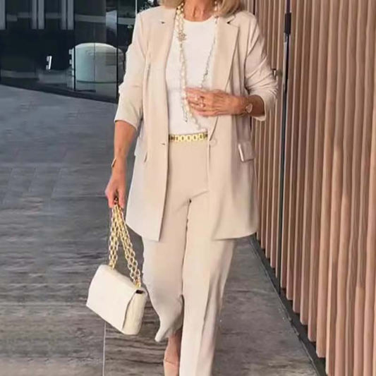 Elegant tvådelat kostymset för kvinnor - blazer och byxor