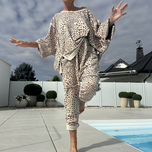 ✨2-delat set med leopardmönstrad topp och byxor för damer