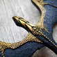 🎁Halsband med svart bevingad flygande drake