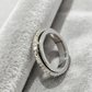 💍 50% RABATT! ✨ ROTERANDE TITANRING - Zirkoniumkristall och antistressdesign, justerbar och lätt, elegant present till honom/henne 🌟🛒