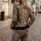 Damjacka med paljetter och leopardmönster