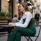 Elegant randig blus med V-ringning och vida byxor för damer