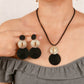Set med halsband och örhängen i modern chic-stil