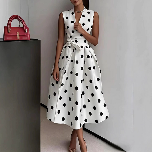 👗 50% RABATT NU! 🍒 Dam Prickig Ärmlös V-ringad Klänning – Luftig, Chic & Skrynkelfri ✨