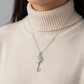Halsband med nyckel i lysande opal